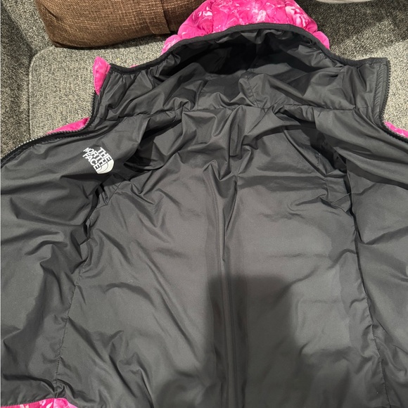 TNF Girls Printed Reversible Down Jacket - small - Picture 6 of 8